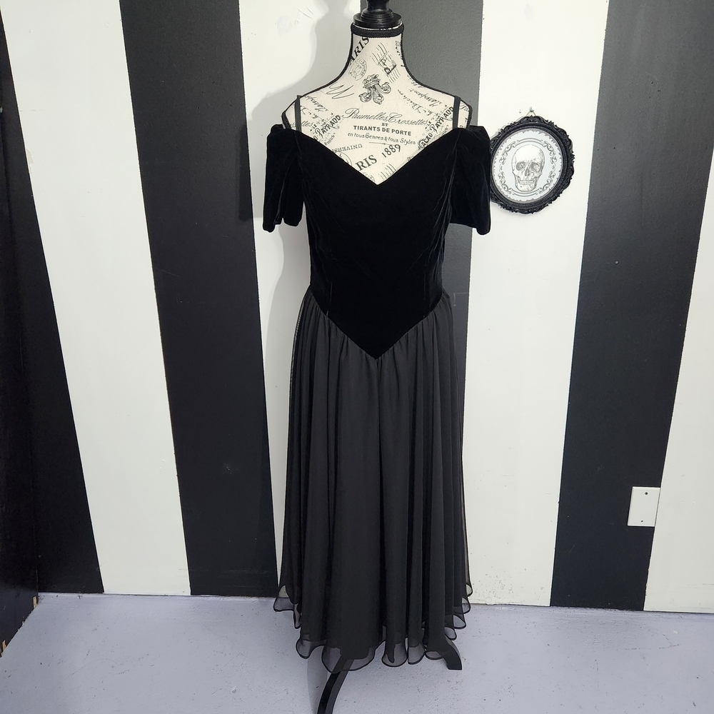Vintage Gothic Black Velvet Midi Dress